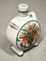 Zsolnay porcelán kulacs huszár és virág mintával, 7,5 cm magas