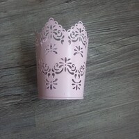 Rózsaszín csipkés fém kaspó/tartó, 11,5 cm magas, 7 cm széles