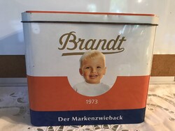 FÉMDOBOZ - 1973 év -BRANDT PISKÓTÁS - 20 x 17 x 16 cm - DOMBORNYOMOTT - KÖRBEN MINTÁS