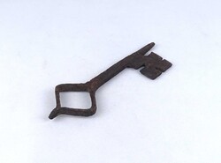 2A886 Antik különleges szögletes kovácsoltvas kapukulcs 1700-as évek 20.5 cm