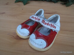 MOSCHINO - CIPŐ - LUXUS - OLASZ - LÁNY - 18 méret - ORRÁT FESTENI KELL - BELSEJE ÚJSZERŰ