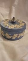 Vintage Wedgwood Jasperware kék bonbonier, amelyet jellegzetes fehéres, domború (relief) szőlőfürtös