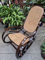 Thonet típusú hintaszék , újszerű állapotú
