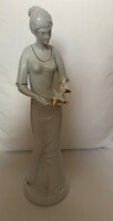 Szontagh Éva: Galambos lány-fehér-arany  Hollóházi porcelán szobor 43 cm vitrin állapotú