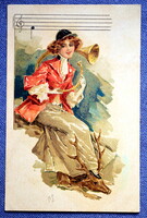Art Nouveau grafikus szignált litho képeslap - elegáns hölgy vadászkürttel, kotta , zsákmány