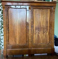 Antik, biedermeier ihletésű kétajtós polgári ruhásszekrény