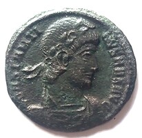 Római bronz CONSTANTINUS II iunior Katonák lándzsával (AA26)