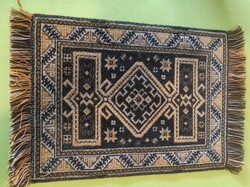 Vintage tiszta gyapjú szőnyeg / faliszőnyeg 40 × 25 cm – rojtos, geometrikus mintás