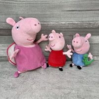Peppa Pig: Peppa, Zsoli, Mama malac plüss játékfigura szett