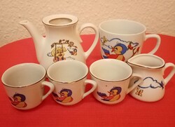 Mesefigurás gyermek porcelán készlet