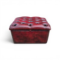 Chesterfield burgundi színű lábtartó B759