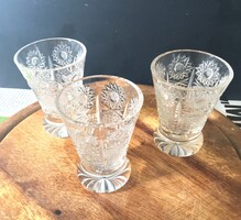 Ólomkristály pálinkás pohár (3 db - 7 cm magas), pótlásnak is,forgócsillag  motívumos