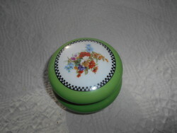 Élénk zöld alapszín,virág-  fond  minta  porcelán doboz-aprolékos kézi festés