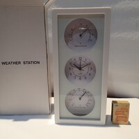Retro desk clock with thermometer and hygrometer