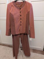 Női M-es barna- melegbarna színű nadrágkosztüm, üzleti szett, új, cimkés, butik áru