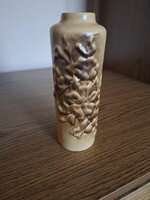 Kerámia dombor virág mintás váza. 20 cm. Hibátlan. Jelzett