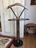 Elegáns kecses, de stabil fa és fém szobainas.