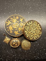 Toledói, damaszkuszi, damaszkén aranyozott púdertok, szelence, medál, bross
