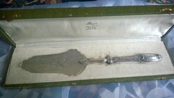 Antik ezüst tortalapát+doboza francia, eklektikus stílusban,19.sz. 30 cm, 115 g-ötvösremek, jelz.