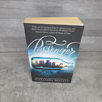 Alexandra Bracken: Passenger, angol nyelvű könyv