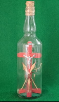 Retro Népi Türelemüveg – Palackba zárt Kálvária, Feszület (22 cm) lengyel likőrös üvegben 1950-60 év