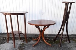 3 db. Thonet ,...asztal, virágtartó állvány, posztamens.