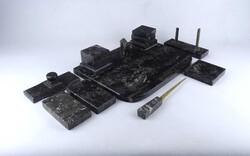 2B083 Régi 7 darabos agár figurás sötétszürke márvány íróasztali tintatartó kalamáris készlet