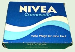 Retro 150 grammos csomagolt ma is intenzív illatot árasztó NÍVEA pipereszappan a képek szerint