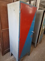 Vas szekrény régi lemez szekrény régi szerszámos szekrény loft industrial műhely szekrény