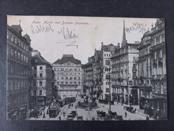 Bécs I. kerület – Neuer Markt a Donner-kúttal, villamosok és automobilok, 1913