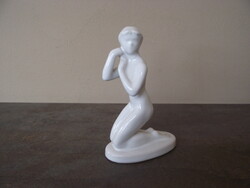 Art deco fésülködő lány fehér porcelán figura / Térdelő női akt