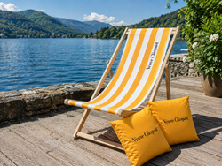CHAMPAGNE CLUB - Veuve Clicquot Foldable Sunbed Set – 2 Large Decorative Cushions
