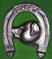 Antik AUTÓS fém kisebb fém öntvény újévi szerencsehozó lópatkó malaccal 7 x 6 cm a képek szerint