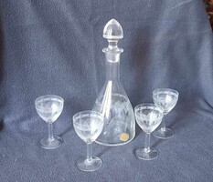Retro stílusú, gravírozott mintával díszített likőrös kèszet