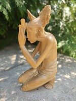 IMÁDKOZÓ THAI FA SZOBOR