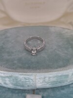 Modern fehérarany gyűrű brillekkel cca 0.54 ct