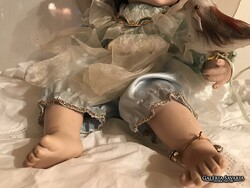 BABA - USA - PORCELÁN - TÜNDÉR MADÁRKÁVAL - 26 x 22 cm - GYŰJTŐI DARAB - ÉDES - BÁJOS ARC - ÚJSZERŰ