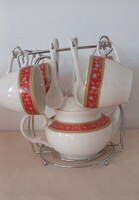 Piros és arany díszcsíkos porcelán teás-, kávéskészlet