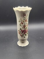 Zsolnay Pécs porcelán virágváza, kézi festésű virágmintás
