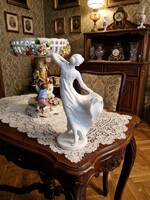 Gerhard Bochmann német szobrász által tervezett Táncosnő Goebel porcelán szobor