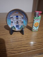 Ligeti Erika kerámia falitányér, falidísz. Leányfalu. 8 cm. Hibátlan. Jelzett