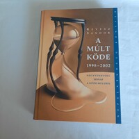 Révész Sándor. A múlt köde 1998-2002 Negyvennyolc hónap a közelmúltból Népszabadság könyvek 2006.