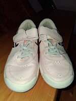 Size 34, pink shoes