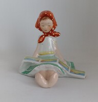 Porcelán Leporellót nézegető kislány "RITKA"!
