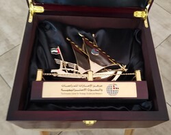 Exkluzív arab hajómakett – ECSSR diplomáciai luxus dísztárgy (22x10 cm a talapzat)