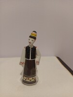 Retro, hollóházi, jelzett, kèzzel festett figurális porcelán.Matyó nèpviseletben lèvő fiú.