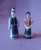 Hollóházi matyó népviseletes porcelán figurapár
