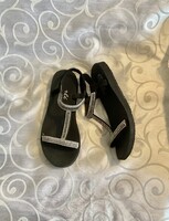 Skechers strasszos yoga foam szandál 41-es