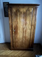 Kecses biedermeier szekrény
