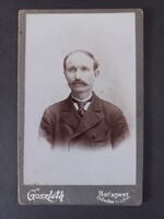 Antik CDV fotó – bajuszos férfi portréja, Goszleth fényképész, Budapest, 1890 körül  260829